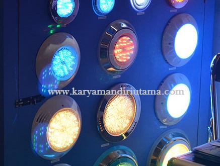 Peralatan lampu kolam renang